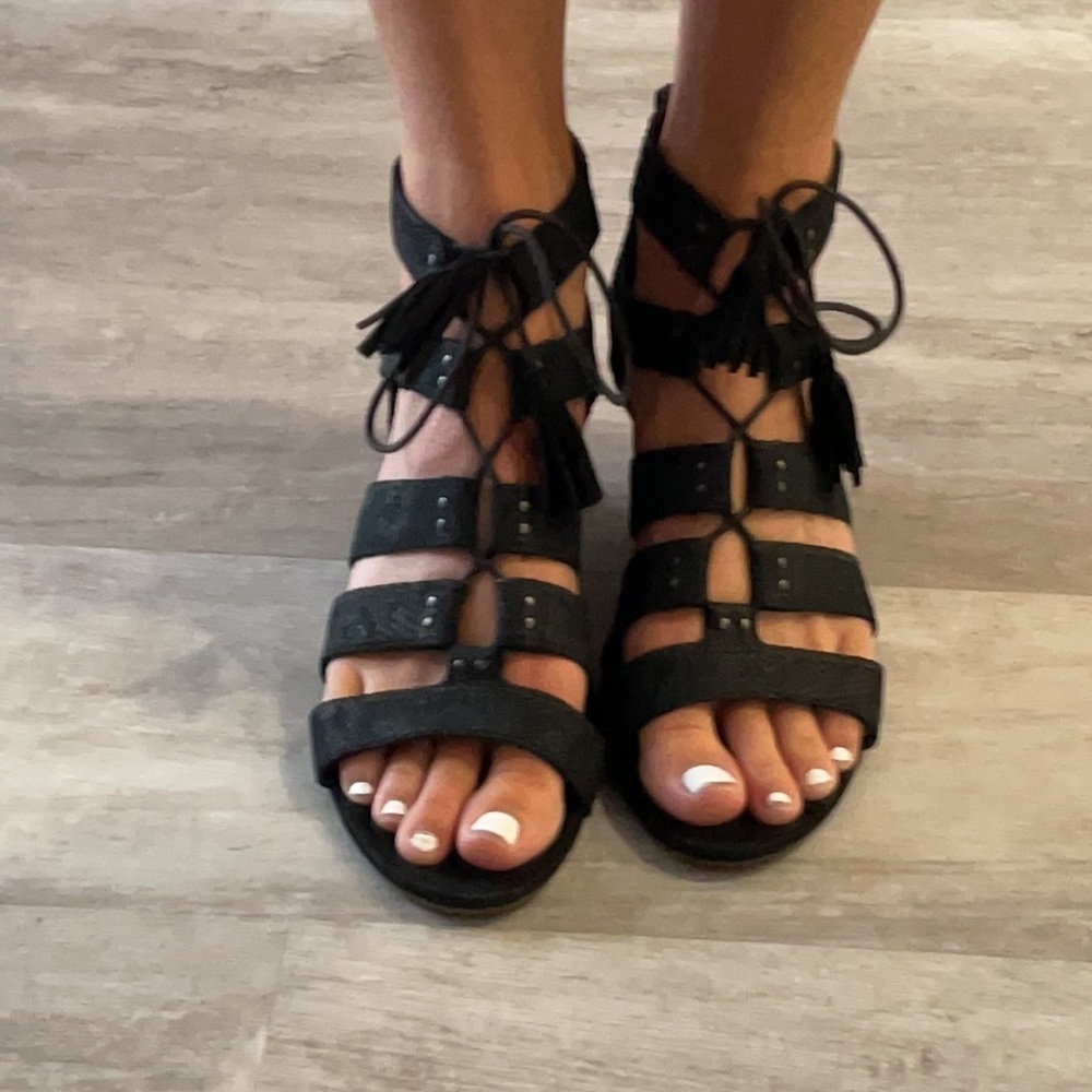 Ugg Australia lace up sandals